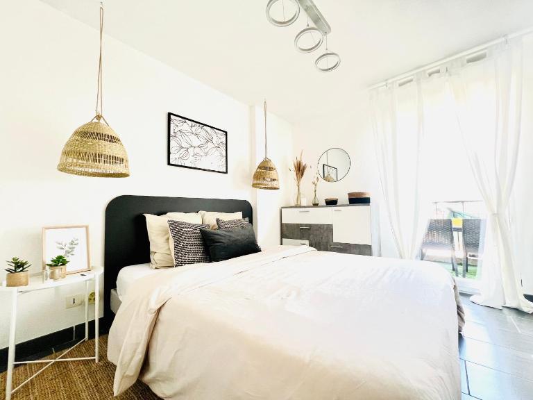 Les Jardins des Senteurs - Appartement privé avec piscine et parking - Chambres d'hôtes Grasse