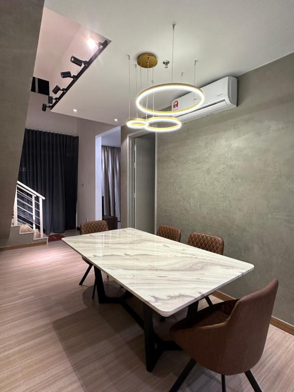 Family Duplex Penthouse 3 Bedroom The Wave Residence 9pax - Ferienwohnung Malakka
