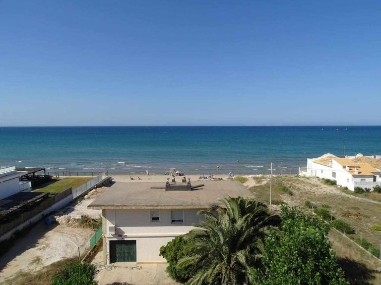 APARTAMENTOS EL SOL a 20 metros del mar. - Chambres d'hôtes Denia