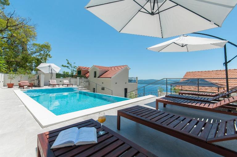 XXL Villa Vista - Heated Pool - Bed and Breakfast Lokva Rogoznica