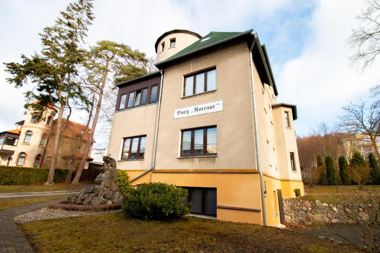 Burg Rotraut #2 - B&B Sellin