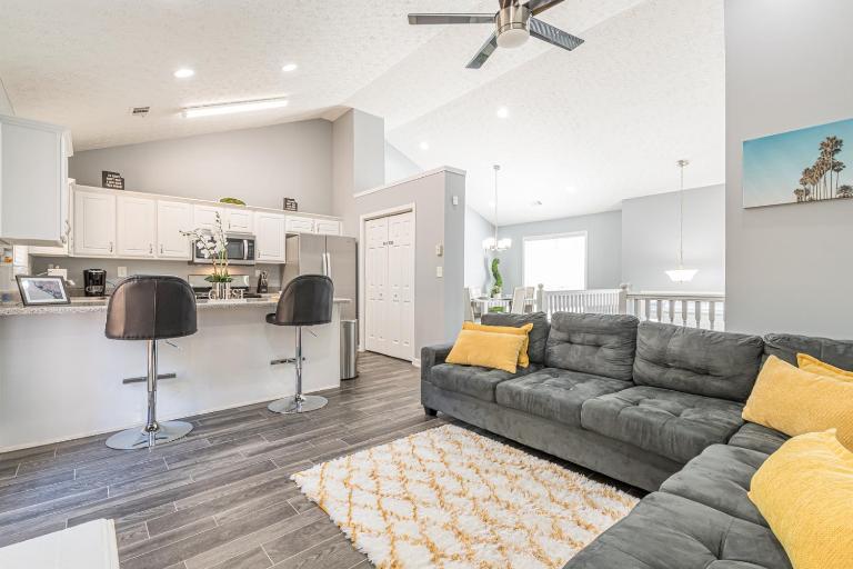Unwind in a Modern Riverdale Home - B&B Riverdale