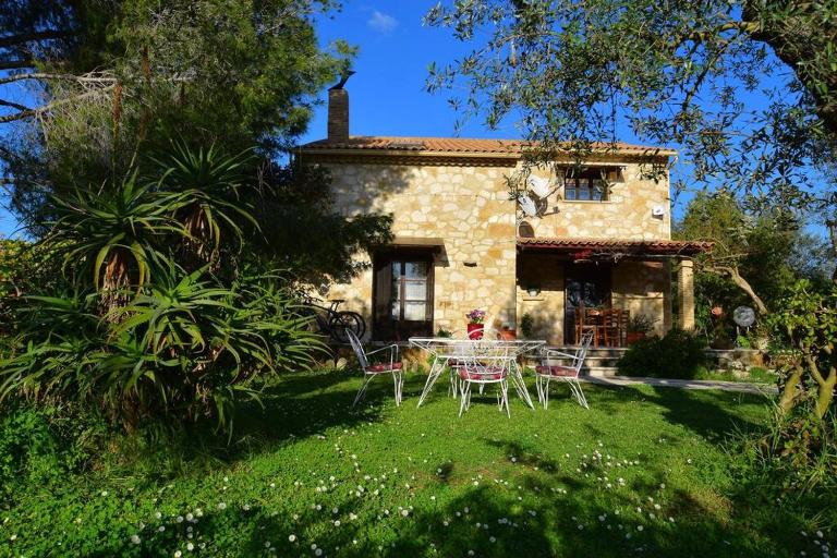 Kidóni Villas - Bed and Breakfast Gaïtánion