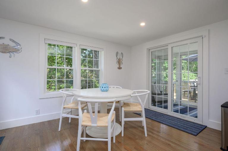 Coastal Comfort Cape Cod Charm Await - B&B Chatham