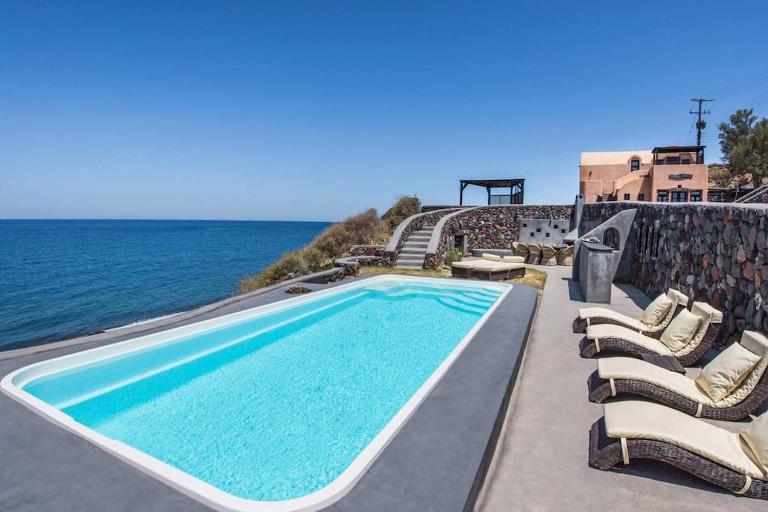 Ramni House: Private Villa with pool by the Sea - B&B Oía