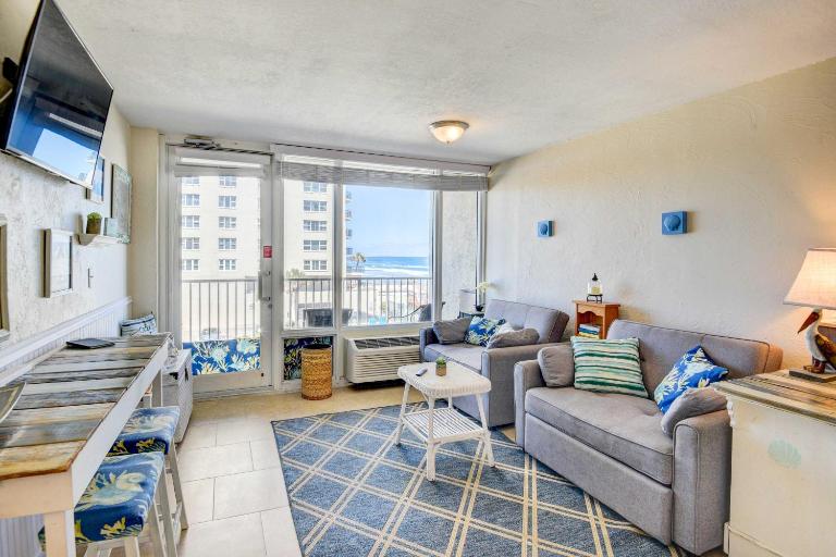 Daytona Beach Studio with Balcony + Ocean View - B&B Daytona Beach