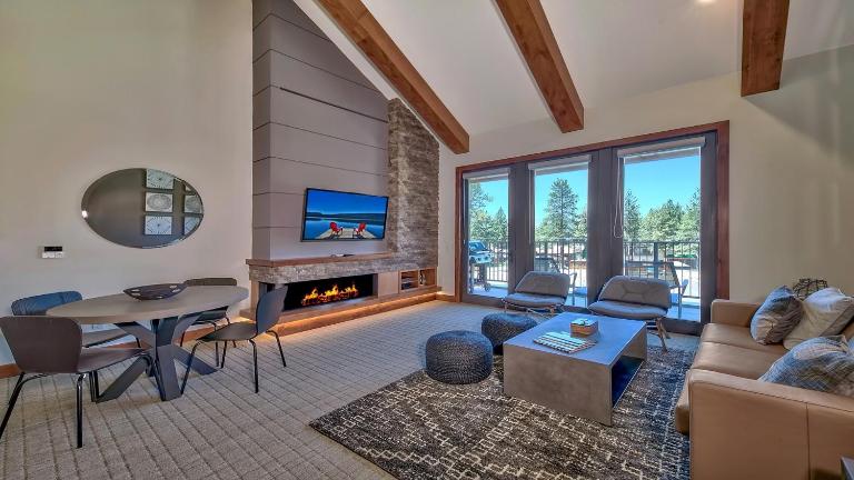 Luxury Residence - Gondola Across The Street Condo - B&B South Lake Tahoe