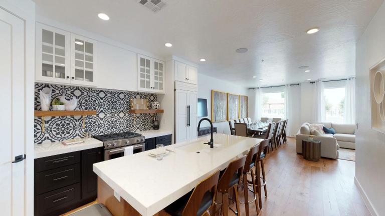 Town Center 2383 - 2387 Zion Park Massive 10 Bedroom Home - B&B Washington