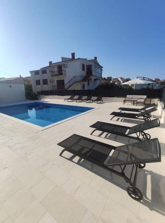 Apartment in Seget Vranjica with sea view, terrace, air conditioning, WiFi 5142-4 - Bed and Breakfast Seget Vranjica