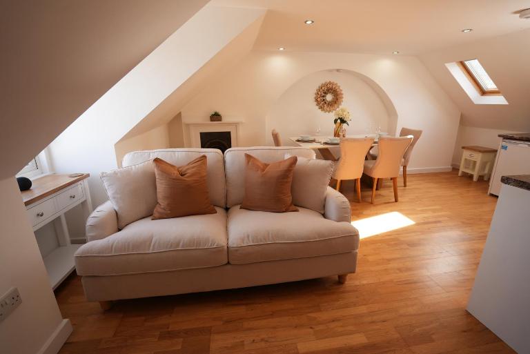 The Loft - KING BED, Central, Entire Apartment - Ferienwohnung Cambridge