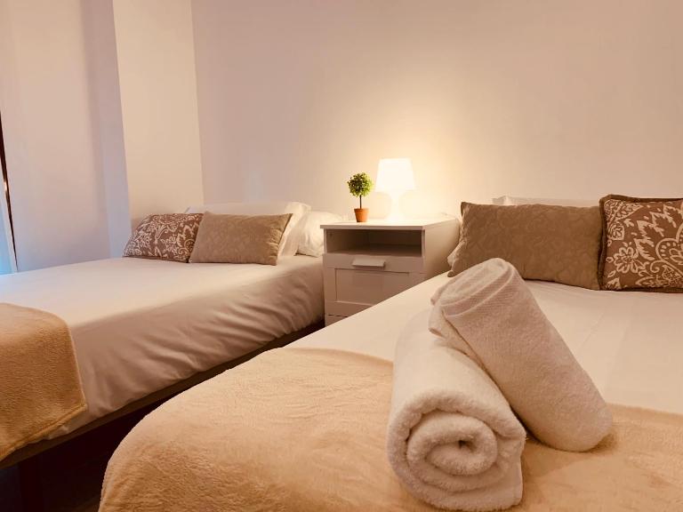 Apartamentos Pintor Losada - Bed and Breakfast Córdoba