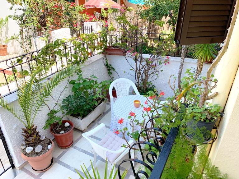 Spiros Apartments - Agios Gordios Beach, Corfu, Greece - Bed and Breakfast Agios Górdios