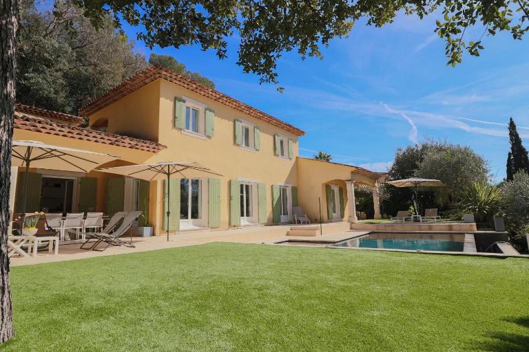 Peaceful Villa with Infinity Pool, 10' from the Center of Antibes - B&B Antibes