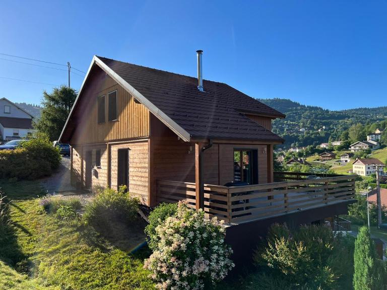 Casa de Monzel with 6-Person Jacuzzi & Panoramic View - Chambres d'hôtes La Bresse