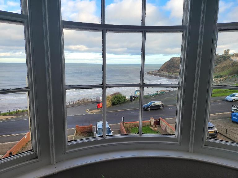 Sea View flat 4 fast WIFI & FREE parking - B&B Scarborough