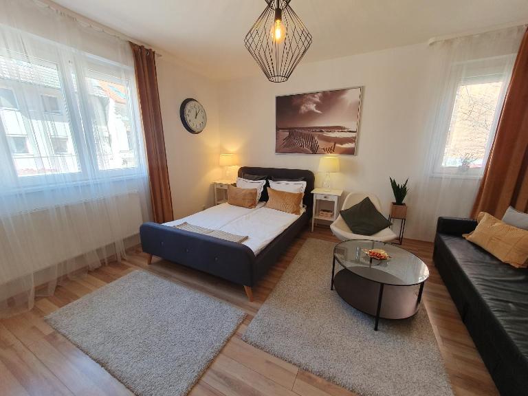Apartman guru 3 Szeged - B&B Szeged
