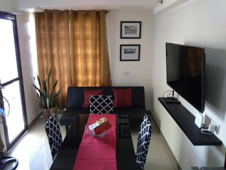 Mabolo Garden Flats - Quiet modern studio with balcony pool jogging trail near malls and IT Park - Chambres d'hôtes Cebu