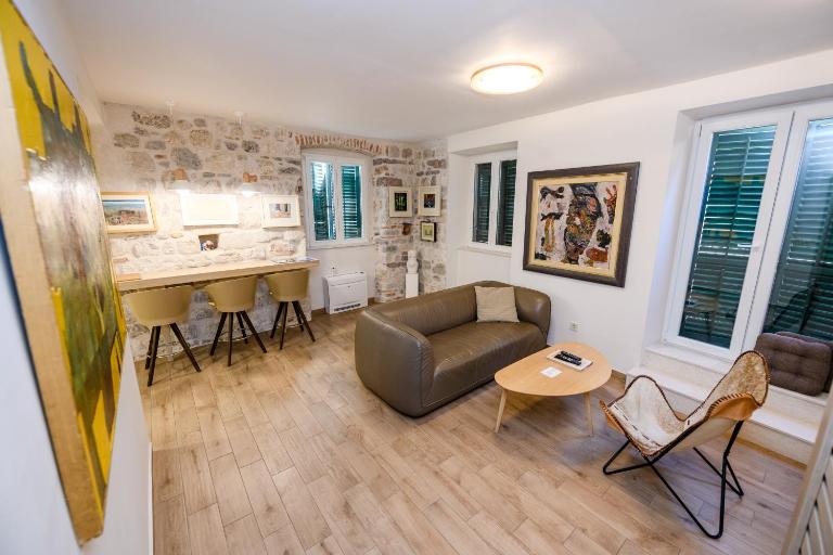 Apartmani Art Karampana - Chambres d'hôtes Kotor