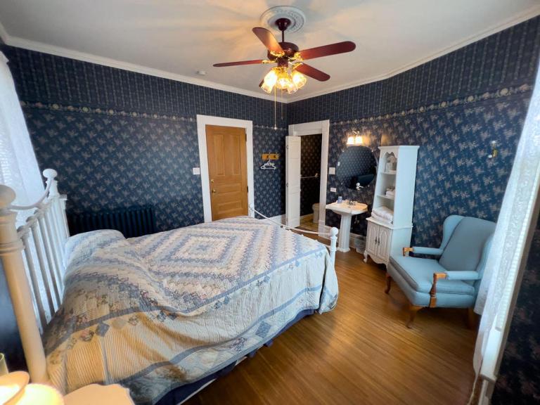 Market St Manor Bed and Breakfast - Bed and Breakfast Nappanee