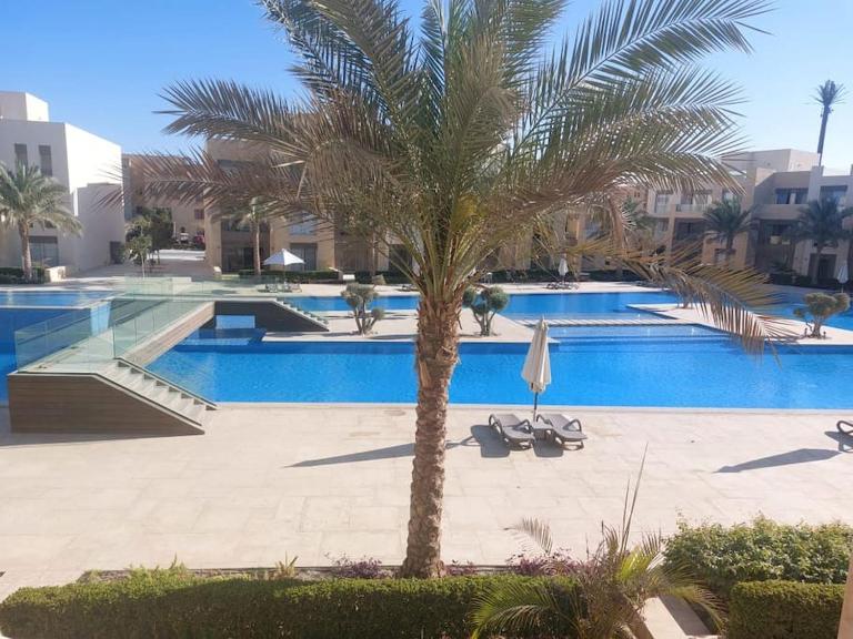 Mangroovy - 2BR La Blanca Pool View - B&B Hurgada