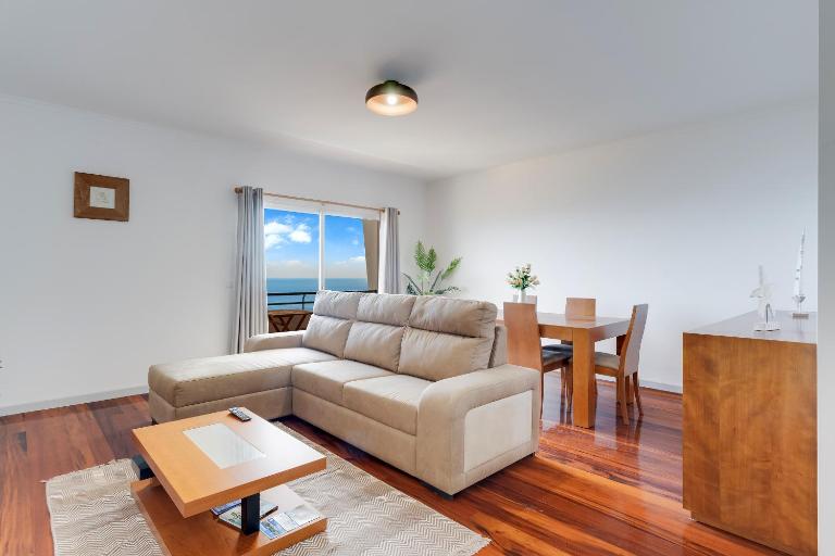 Santa Cruz Apartment with Sea View by Holiday Rental Madeira - B&B Santa Cruz