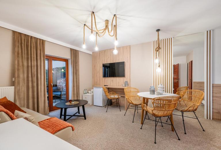 Akacjowa Zatoka - Pokoje i Apartamenty - B&B Mielenko