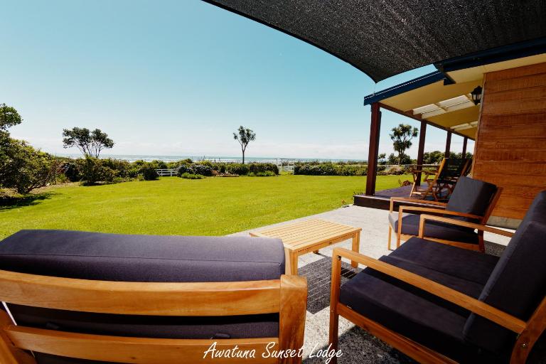 Awatuna Sunset Lodge - Bed and Breakfast Hokitika