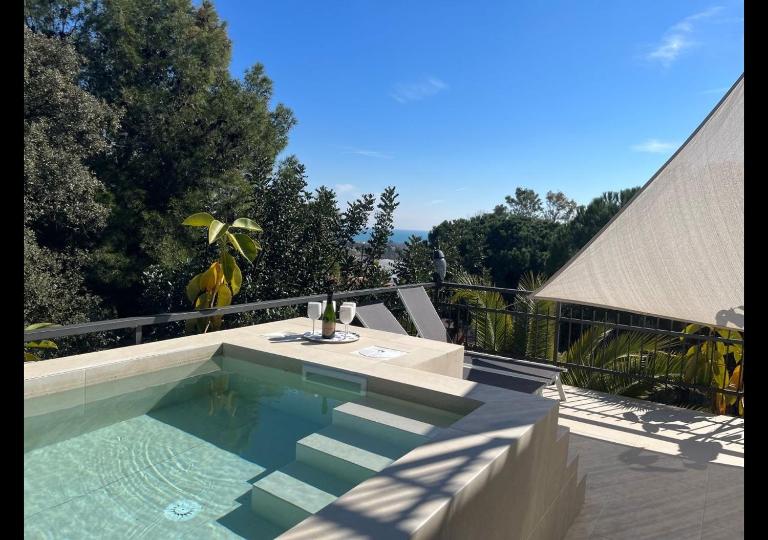 Stylish Home with Terrace and Private Pool, Maresme - B&B Cabrils