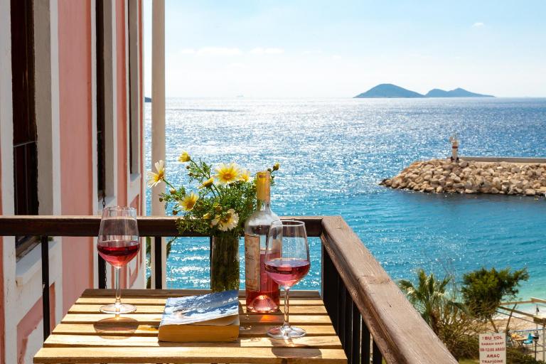 PEMBE - B&B Kalkan