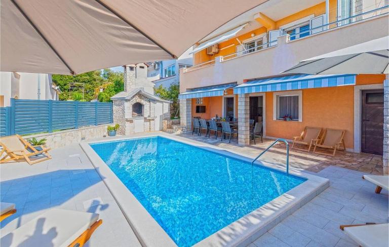 Vacation house with heated swimming pool 70 meters from the beach-Bobanac - B&B Ražanj