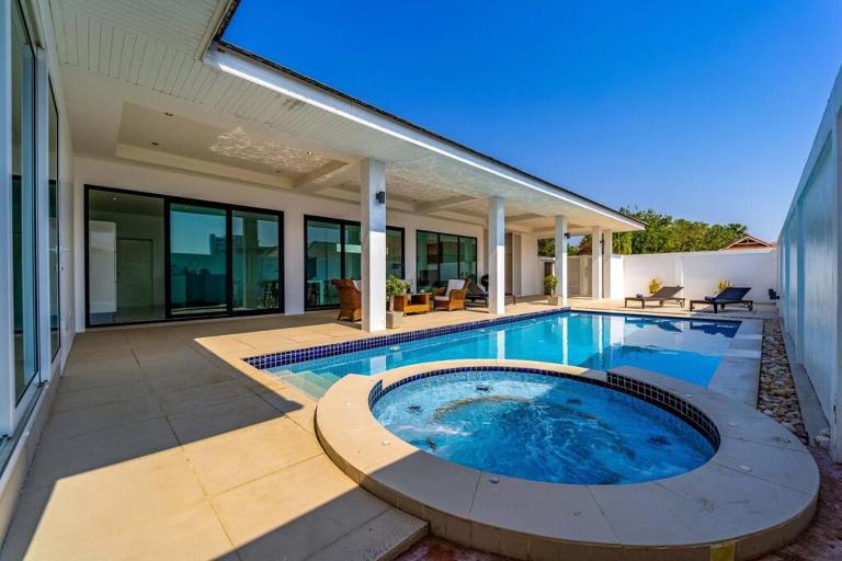 Modern Large 2 Bedroom Pool Villa PV2 - B&B Hua Hin