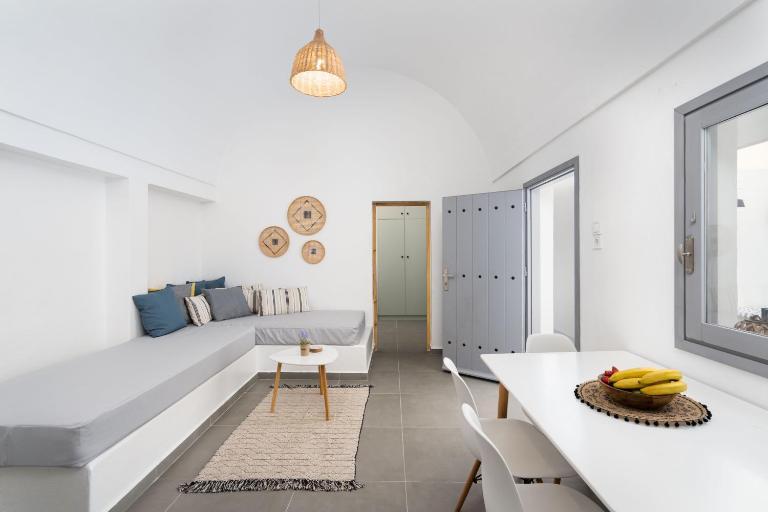 Villa Tholos & Prive Jacuzzi - B&B Kamari
