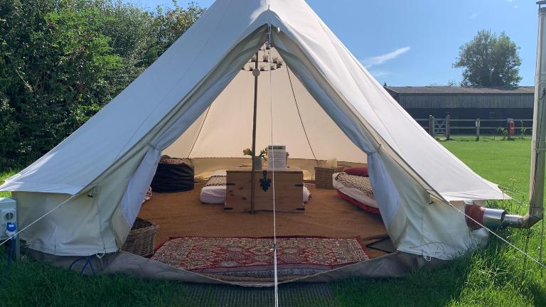 Home Farm Radnage 4 Glamping Bell Tent, with Log Burner and Fire Pit - Ferienwohnung Radnage