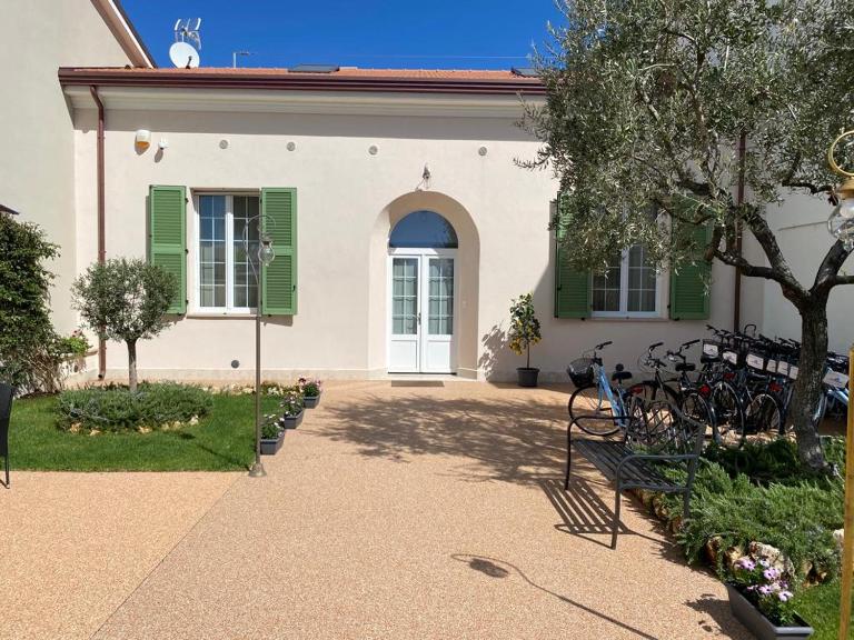 Villino Micol camere a due passi dal mare - B&B Marina di Carrara