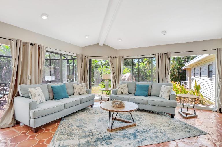 A Private Oasis Complex in Naples - B&B Naples