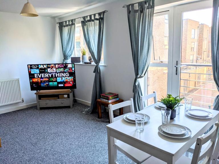 Simple 2-bedroom 1.5 bath apartment in Thornhill - B&B Southampton