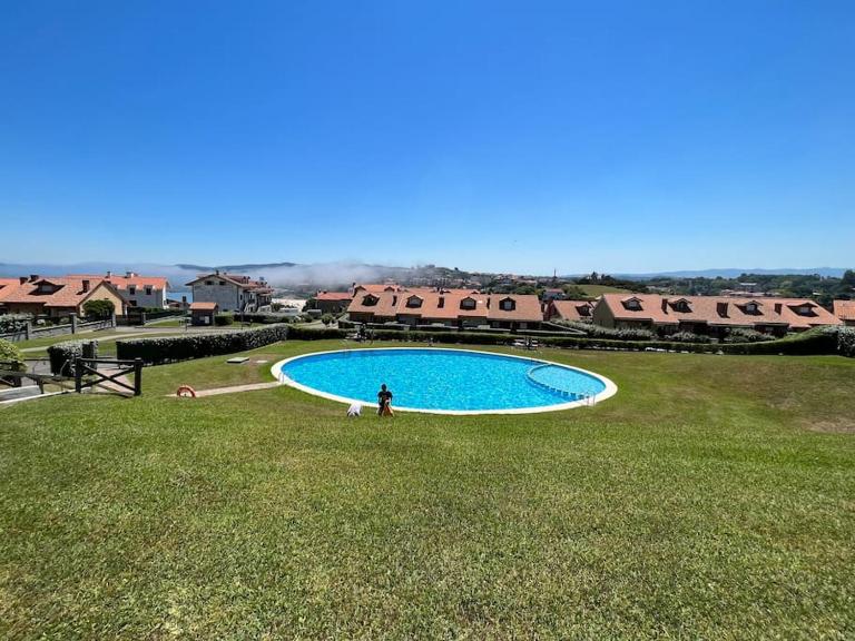 Chalet Adosado en exclusiva urbanización - Chambres d'hôtes Comillas
