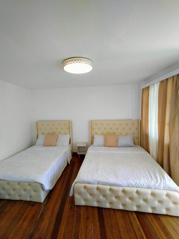 Whole House 6 Bedroom 4 Bathroom Baguio Transient House - Bed and Breakfast Baguio City