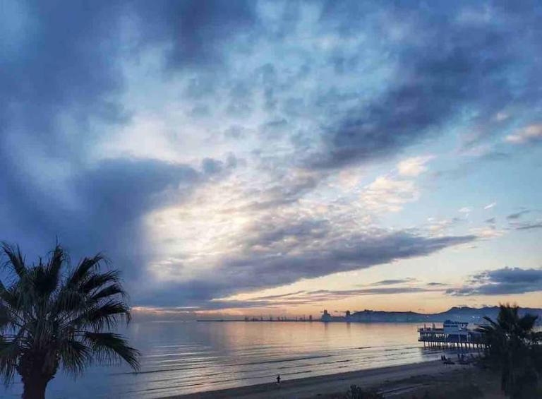 Beautiful Sea View Apartment - Bed and Breakfast Durrës