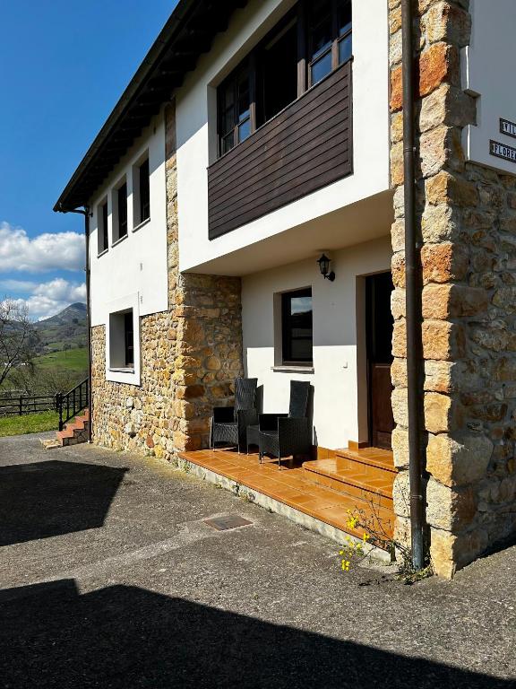Casa de Aldea La Maestra - Chambres d'hôtes Arriondas