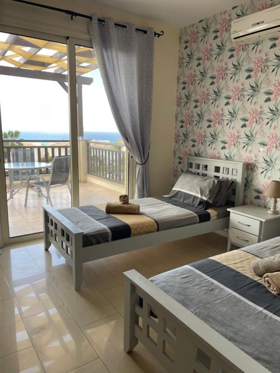 Villa Denis, Marine Drive, Coral Bay - B&B Peyia