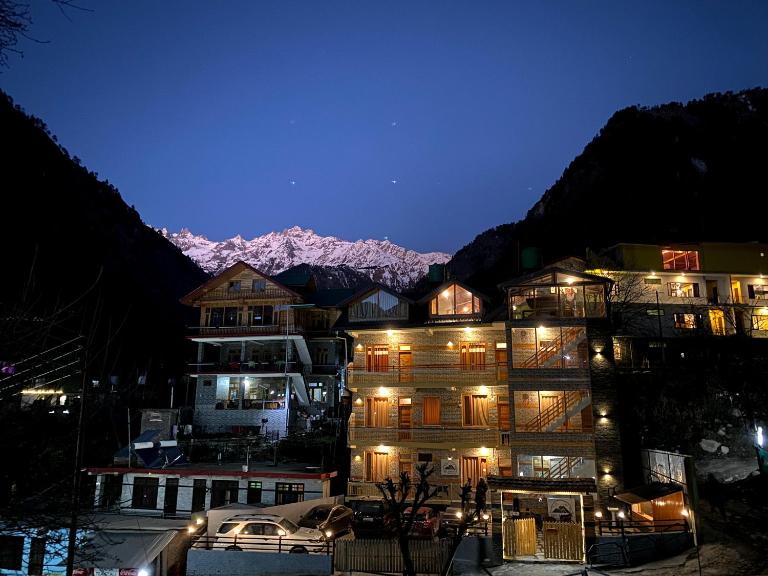 Dhi Ananta Homestay - Pure Veg - Chambres d'hôtes Kasol