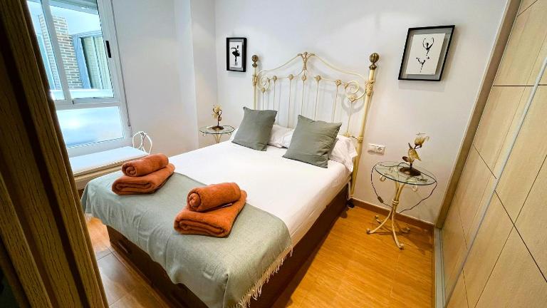 PANDORA City Center Apartment by SunCastle apartamentos - Bed and Breakfast Alicante