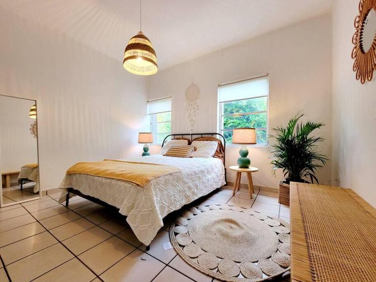 Tropical Charm Little Havana Calle Ocho 3 - B&B Miami