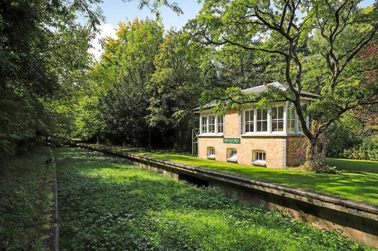 Old Droxford Station Signal Box - B&B Soberton