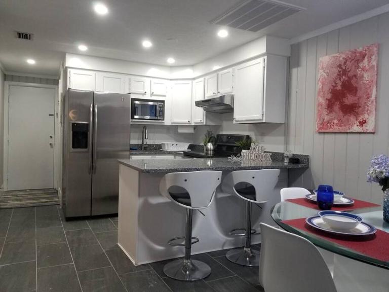 Beautiful cottage near Lake Louisa & mins from Disney, Vehicle Rental Available - B&B Clermont