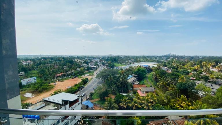 Luxe Highway Residencies - B&B Kottawa