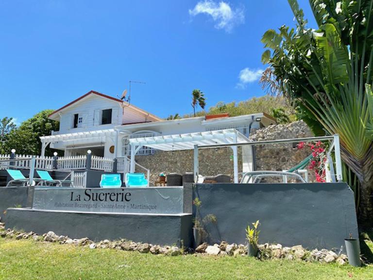 La Sucrerie, magnifique villa avec Piscine - B&B Sainte-Anne