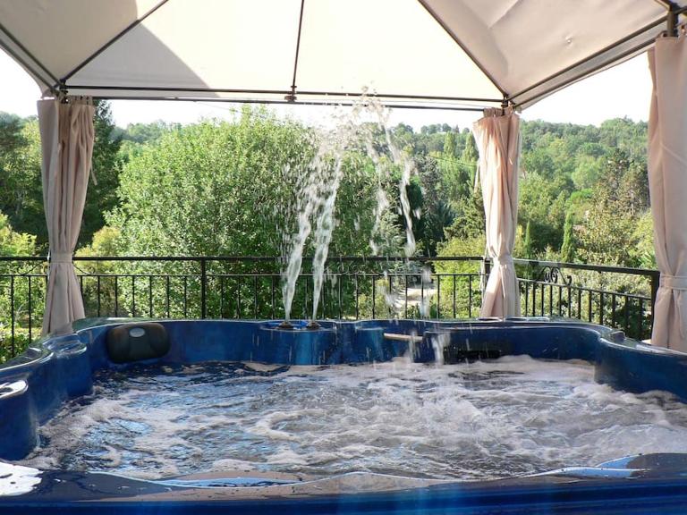Villa 216m2, 7ch, 15 pers : piscine, spa, billard - Chambres d'hôtes Pujols