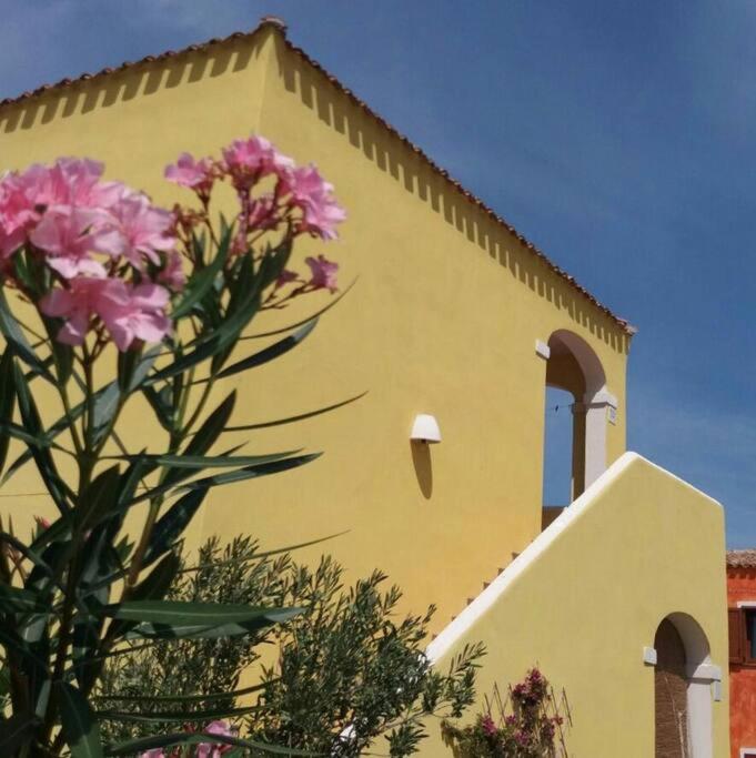 Ampio trilocale climatizzato in Villaggio con piscina estiva 400m dal mare in Gallura - Ferienwohnung Aglientu